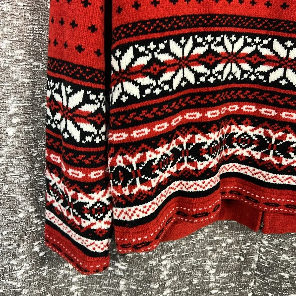 Croft & Barrow Women Medium Red Snowflake Metal Clasp Cardigan Holiday Fair Isle
